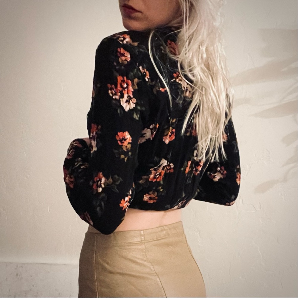Floral button down - Picture 2 of 7